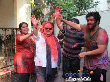 હોળીના રંગે રંગાયો બપ્પી લહિરી પરિવાર