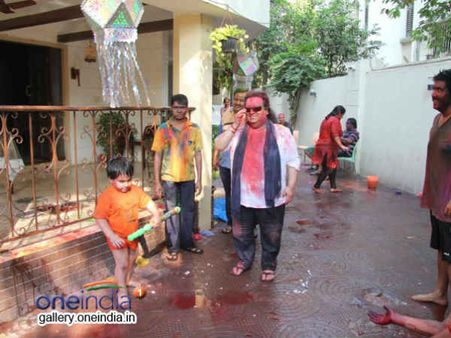 હોળીના રંગે રંગાયો બપ્પી લહિરી પરિવાર