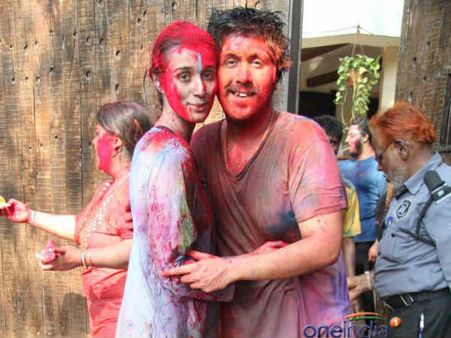 હોળીના રંગે રંગાયો બપ્પી લહિરી પરિવાર