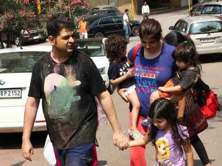 સંજય ગુપ્તાના ઘરે હોળીની ઉજવણી