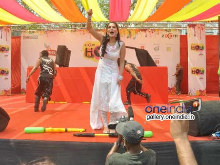 ઝૂમ હોળી પાર્ટી