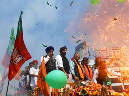 ભાજપના રોડ શોમાં દુર્ઘટના, બાલ-બાલ બચ્યા અરૂણ જેટલી