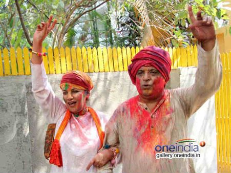 શબાના-જાવેદનું ઘર બન્યું ‘હોળી સમરાંગણ’ : અદિતી-દીયાની ફુલ મસ્તી!