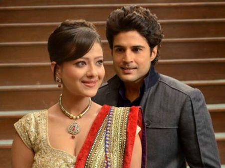 સમ્રાટ એન્ડ કમ્પનીમાં મદાલસા શર્મા અને રાજીવ ખંડેલવાલ