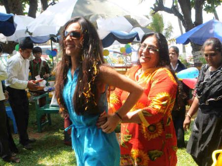 કૅંસરગ્રસ્ત બાળકો સાથે હોળી ઉજવતાં તારા શર્મા