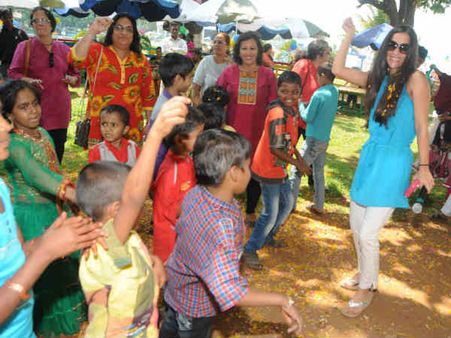 કૅંસરગ્રસ્ત બાળકો સાથે હોળી ઉજવતાં તારા શર્મા