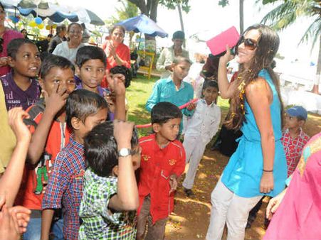 કૅંસરગ્રસ્ત બાળકો સાથે હોળી ઉજવતાં તારા શર્મા