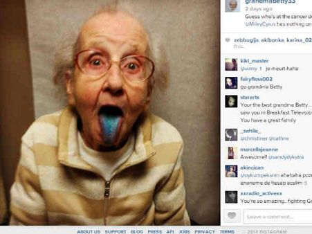 80 વર્ષના માજીએ સોશિયલ નેટવર્કિંગમાં મચાવી ધૂમ