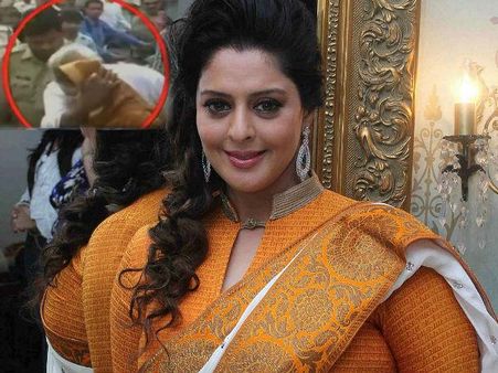 આ વીડિયો જોઇને નક્કી કરો કે કોંગ્રેસ MLAએ નગમાને ચુંબન કર્યું કે નહી?