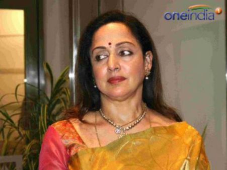 હેમામાલિની વિરૂદ્ધ આચાર સંહિતાનો કેસ દાખલ