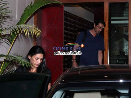 નજીકના મિત્રોના આમંત્રણ