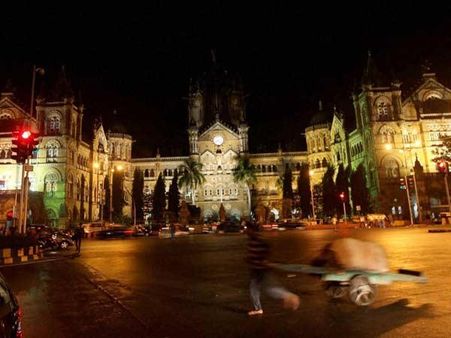 મુંબઇમાં અર્થ આવર મુંબઇમાં અર્થ આવર