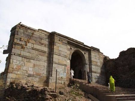 ચાંપાનેર ગેટનું દ્રશ્ય