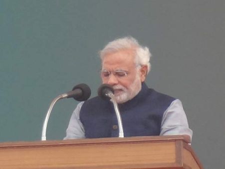 દેશના નવયુવાનો રોજગારી માટે તલસી રહ્યા છે