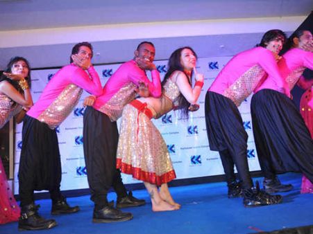 શાંતિ ડાયનામાઇટનો ડાયનામાઇટ ડાન્સ