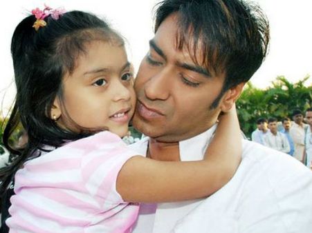 પરિવાર સાથે ખુશ છે અજય