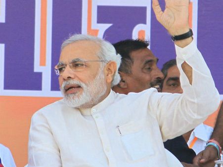 મોદીનું હેલિકોપ્ટરને રોકવા બદલ EC આકરા પાણીએ