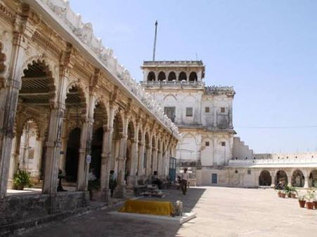 લાખોટા પેલેસ અને સંગ્રહાલય