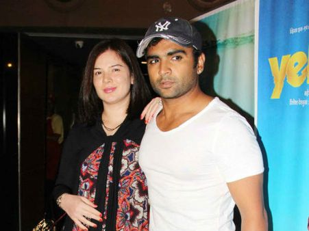 યલો સ્પેશિયલ સ્ક્રીનિંગ