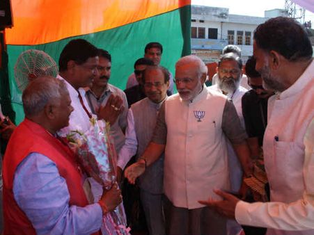 સોનિયાજી મહિલાઓને ગેરમાર્ગે દોરે છે