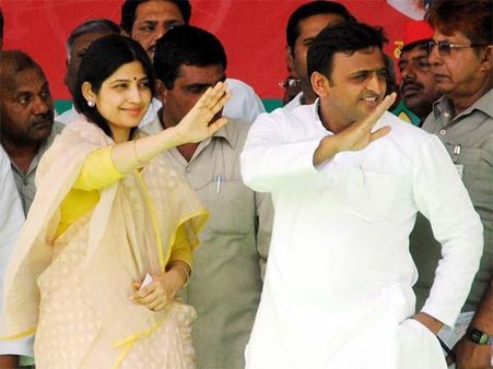 અખિલેશની સાથે ગઇ ઉમેદવારી પત્ર ભરવા 