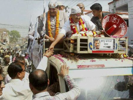 કેજરીવાલને દિલ્હીમાં ચૂંટણી પ્રચાર દરમિયાન એક વ્યક્તિએ માર્યો મુક્કો