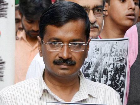 દિલ્હીમાં અરવિંદ કેજરીવાલને પુનઃ ઝાપટમ્ સમર્પયામી