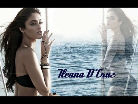 બિકિની પહેરી ‘બૉમ્બ’ બની બર્ફી ગર્લ