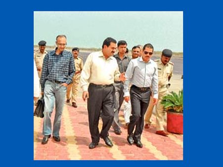 અદાણી-વાઢેરાની મુલાકાતની તસવીર લીક, મચ્યો રાજકીય હોબાળો