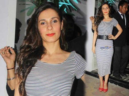 ફિરોઝા-સુવર્ણ સ્ટોર લૉન્ચિંગ