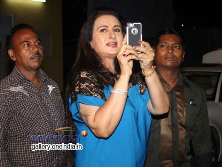 એક નયી પહચાન શોના સેટ પર પૂનમ ઢિલ્લોંની બર્થ ડે ઉજવણી