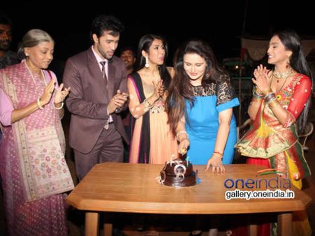 બાવનની થઈ ‘નૂરી’ : એક નયી પહચાન શોના સેટ પર ઉજવણી