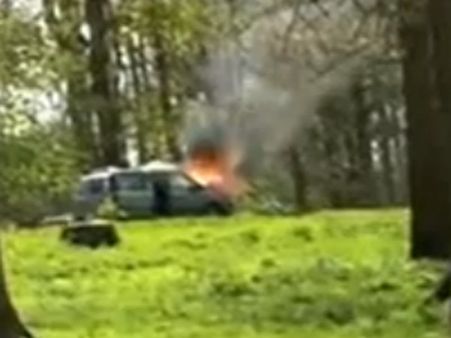 એક તરફ આગ બીજી તરફ સાવજ