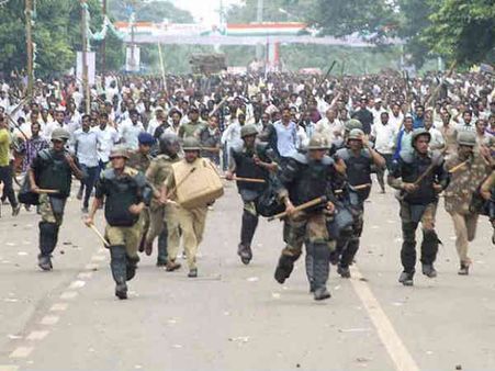 પોલીસ અને સરકાર વચ્ચે સાંઠગાંઠ 