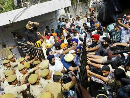 ફોર્સ સાંપ્રદાયિક થઇ ગઇ હતી 