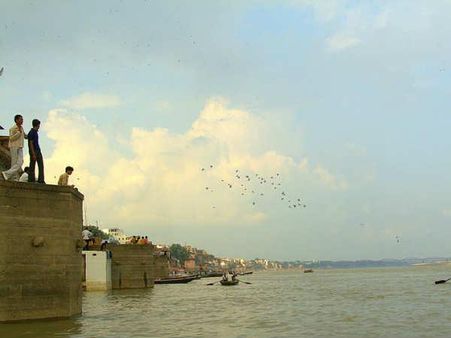 વારાણસીની મેલી ગંગા 