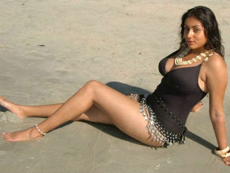 બિકિનીમાં બોલ્ડ સાઉથની સુંદરીઓ