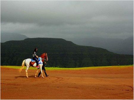 ઉનાળામાં પત્ની, બાળકો કે ગર્લફ્રેન્ડ સાથે હોલિડે મનાવવા આવો પંચગીનીમાં