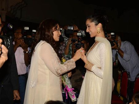 જુહી-શ્રદ્ધા જુહી-શ્રદ્ધા