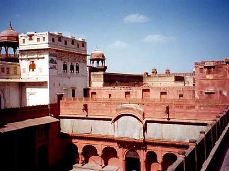 કિલ્લાનું અંદરનું દ્રશ્ય