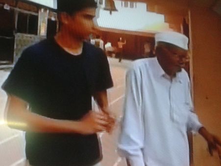 યુવાન અને વડીલ દ્વાર મતદાન