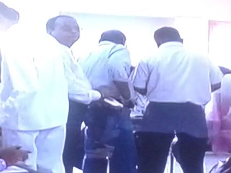 મતદાતાઓ દ્વારા મતદાન