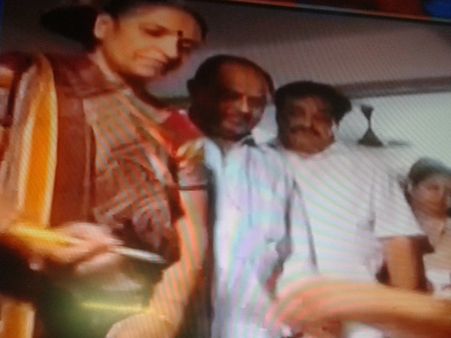 મતદાન કરતા મતદાતાઓ