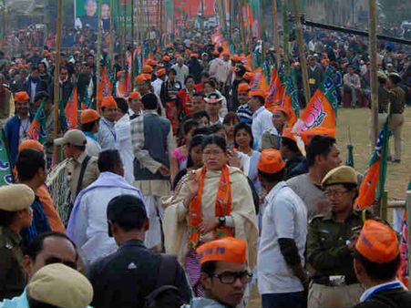 રોડ શો જોઇ કોંગ્રેસ બેબાકળી બની ગઇ 