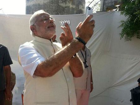 2 મોદી સેલ્ફી