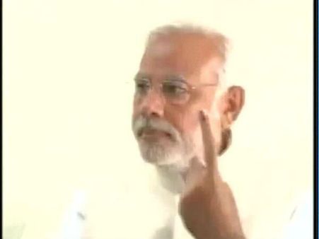 Photo જુઓ : આચાર સંહિતાનો ભંગ કરતા વડાપ્રધાન મનમોહન સિંહ