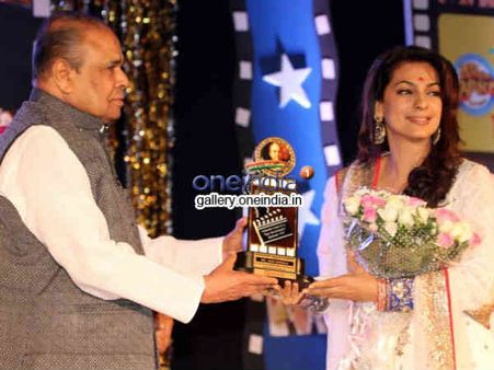 ગૌરવ અનુભવતાં જુહી