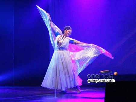 ગ્રેસી સિંહે નૃત્ય કર્યું