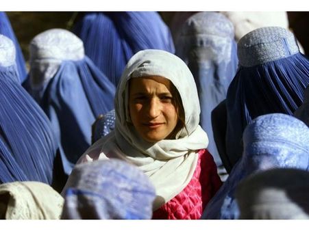 પહેલીવાર બુર્કો હટાવ્યો