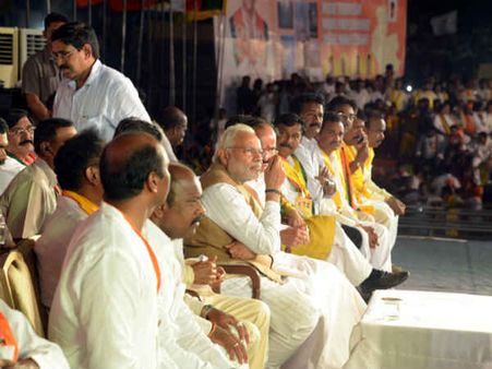 ભરવરસાદમાં મોદીનું ભાષણ